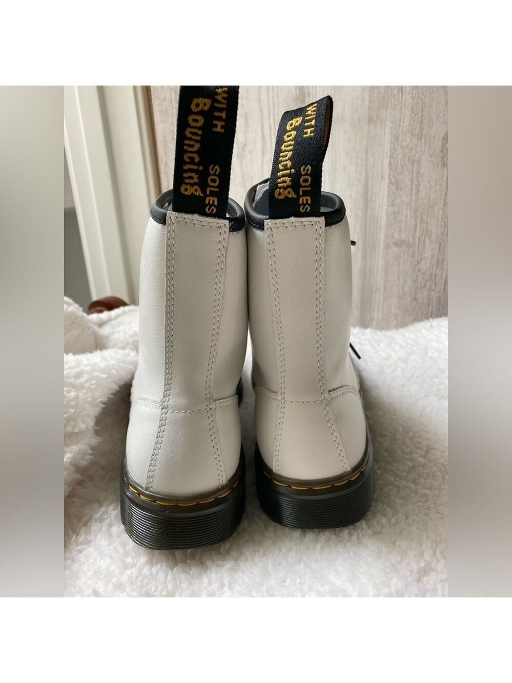 NWT Dr Martens Women's Patent Leather Boots - Picture 2 of 6